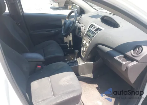 2010 Toyota Yaris z USA, uszkodzony, nr VIN JTDBT4K34A4069850